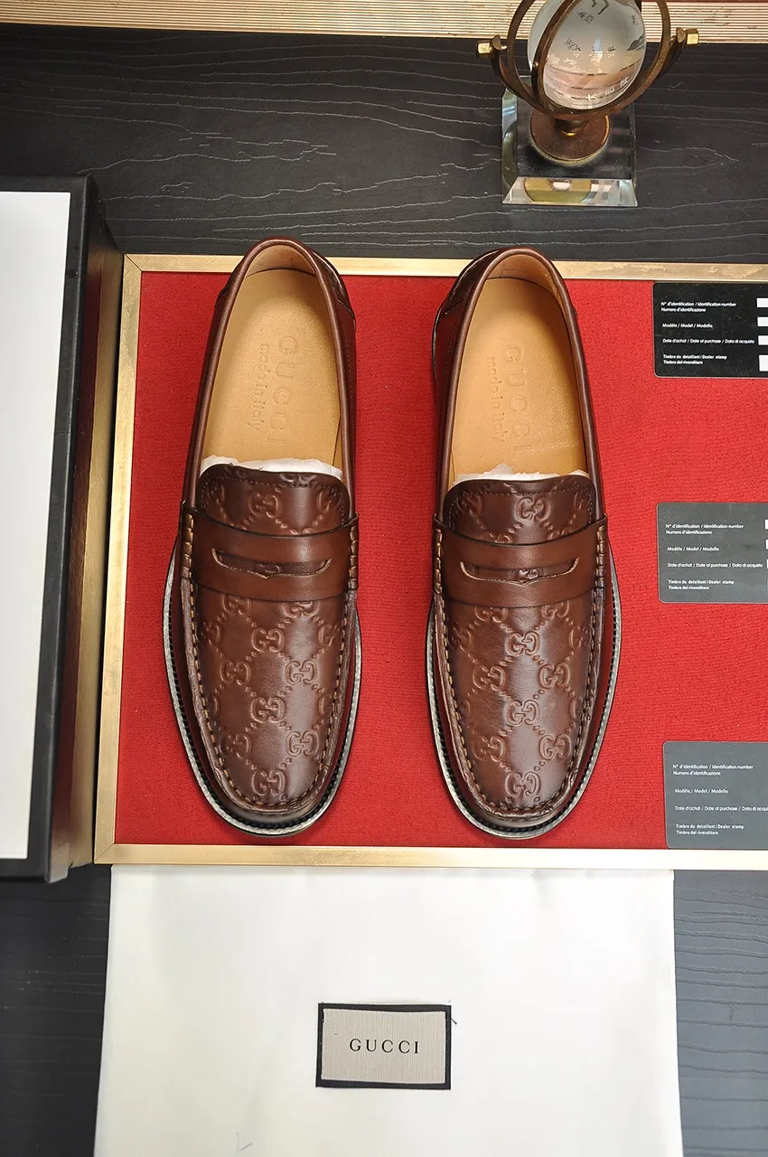 Men's shoes💰560💶Italy's top luxury men's shoe giant (GUCCI) (Gucci) (full cowhide lining) new arrival🍃Original European style🔰 Pleasant to the eye😍In order to make the shoes more durable and non-deformable🌀The production continues to follow traditional methods but there is still no lack of innovation💪Choose original sheepskin for the leather♻️ Smooth and natural And extra bright ⭐Made of imported cowhide, the first choice of rich people 38-45 (45 customized)